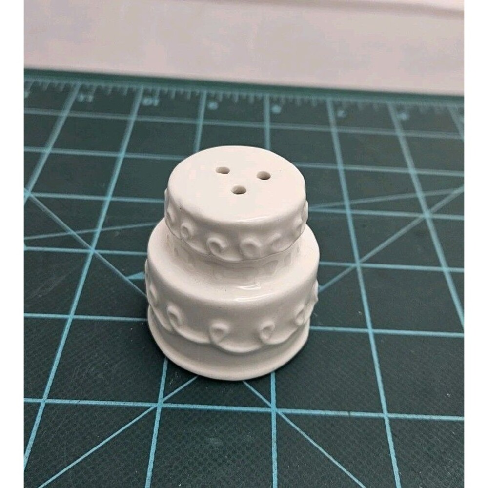 Cracker Barrel Wedding Cake and mini pepper shaker 2026